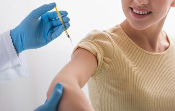 Eksperci: szczepienia dorosłych są tak samo ważne, jak szczepienia dzieci